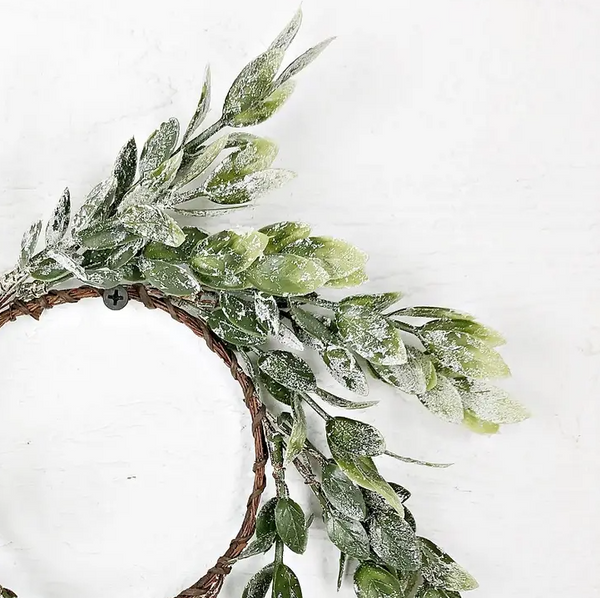 Snowy Boxwood Candle Ring